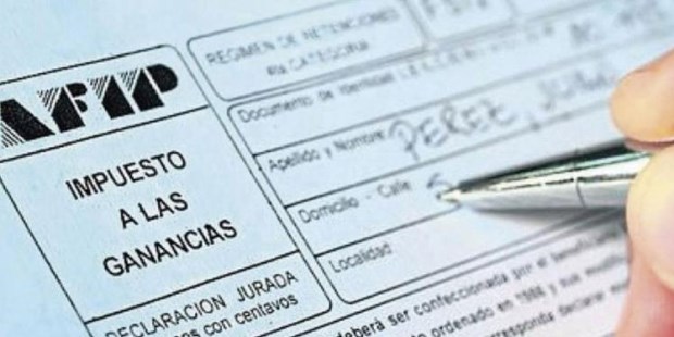 Los impuestos nos sofocan. La mitad del salario de bolsillo de un trabajador se va en impuestos.