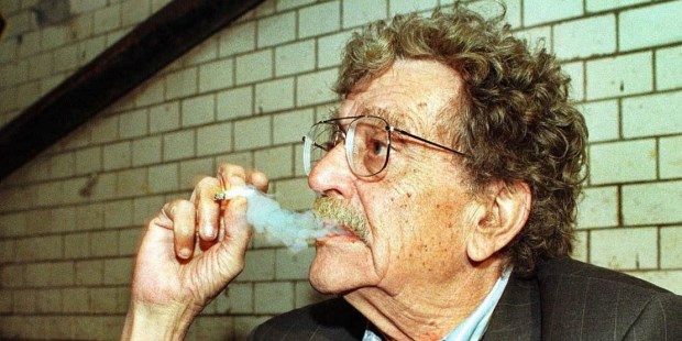 Vonnegut era pacifista, vagamente socialista, algo misántropo y un adversario formidable de la plutocracia y el racismo.