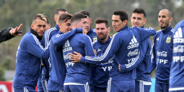 El nuevo grupo con algunos históricos. Además de Messi, el número puesto, Di María y Dybala son algunos de los sobrevivientes.­