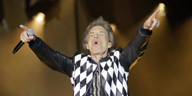 Mick Jagger volvió a tocar con The Rolling Stones tras su cirugía de corazón