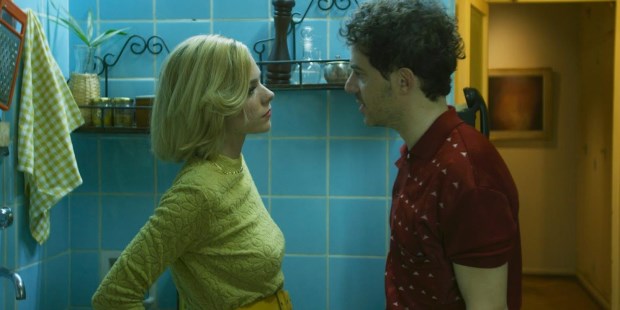 Ezequiel Tronconi y Laura Laprida en un filme que comienza bien y luego se diluye.