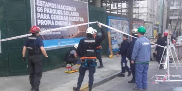 Un obrero resultó herido al caer de un segundo piso en una obra en ...