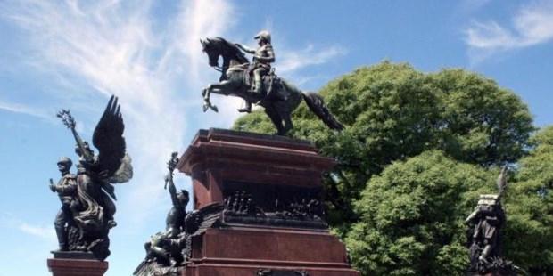 La investigadora asegura que el propio San Martín fomentó el rescate de su figura histórica, que acentuaron los románticos argentinos.