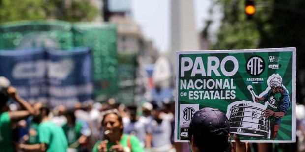 El estatismo multiplica la cantidad de pobres al, por un lado, inhibir la producción de riqueza y por otro lado fomentar la huida de los más productivos.