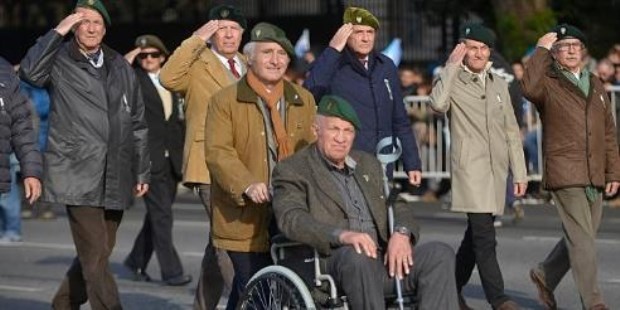Aldo Rico durante el desfile del pasado 9 de Julio, en la Avenida del Libertador.