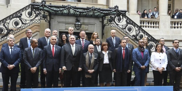 Cancilleres de 20 países participan de la cumbre antiterrorista 