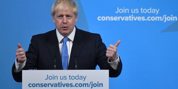 El primer ministro Boris Johnson avisó que la pandemia "aún no ha terminado y la prudencia es absolutamente vital".
