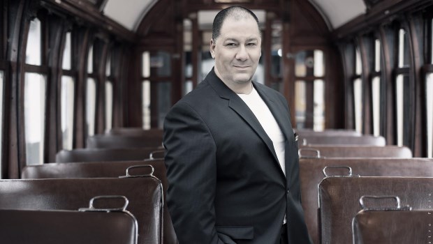 El actor estrenó el musical "Aquí cantó Gardel", sobre la última actuación del "Zorzal criollo", en la sala 25 de Mayo.