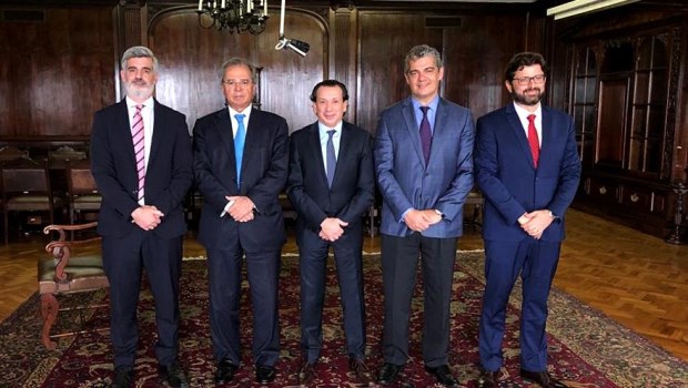 El Gobierno calificó de "histórico" el nuevo acuerdo automotriz por diez años con Brasil