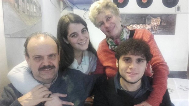 Quique Rodríguez en familia, con su esposa Graciela y sus hijos Rocío y Víctor.