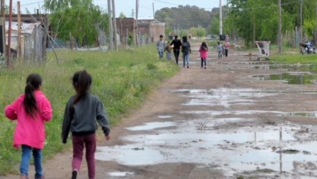 El índice de pobreza aumentó a 35,4% al término del primer semestre de este año