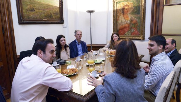 Con la idea de generar un contacto directo con los trabajadores de la Legislatura, se organizaron de forma mensual desayunos con Quintana para conocer sus realidades, necesidades y pensar en conjunto distintas acciones que puedan mejorar el día a día.