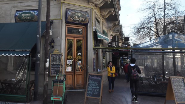El Café Margot en Boedo y San Ignacio creador del mítico sándwich de pavita, fue por eso visitado especialmente por el presidente Juan Domingo Perón.
