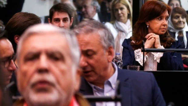 Confirman los procesos contra CFK y De Vido por la cartelización de la obra pública