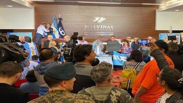 Después de 37 años, volvió al país la Virgen de Luján que acompañó a los soldados en Malvinas