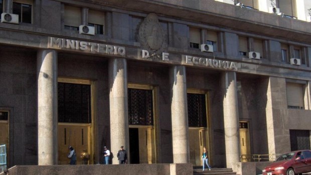 Tres fondos de inversión demandan a la Argentina por no cumplir con el pago del cupón PBI