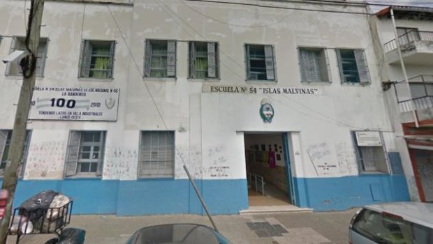 Detuvieron a la joven de 18 años acusada de apuñalar a otra de 16 en una escuela de Lanús
