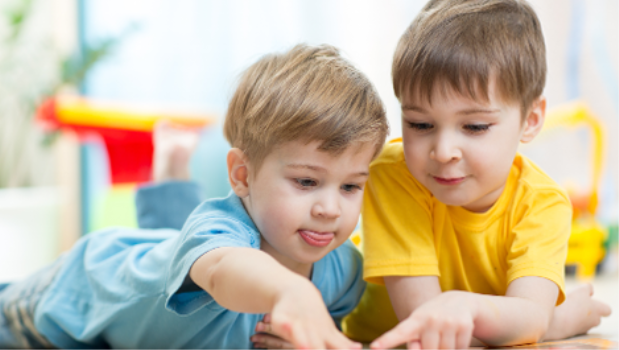 Recomiendan estar atentos al desarrollo del lenguaje en niños