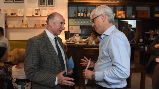 El fiscal le dijo a La Prensa que su lugar de trabajo es fuente de varios de los relatos, aunque otros son historias inventadas a partir de temas que me interesan.