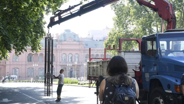 Retiraron las rejas de Plaza de Mayo