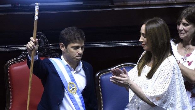 Kicillof asumió como gobernador bonaerense ante Alberto y Cristina