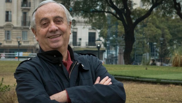 Nostalgia y melancolía son algunos de los temas del poemario de Carlos Penelas.