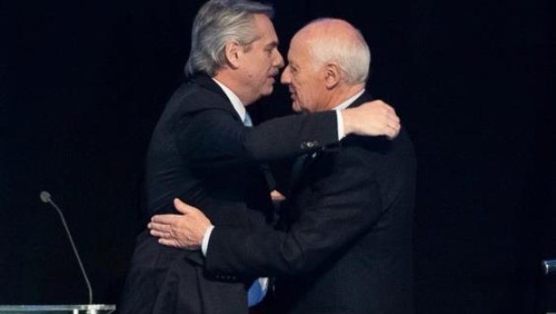 Lavagna dijo que habló con Fernández, pero "no por cargos y menos a cambio de apoyo parlamentario"