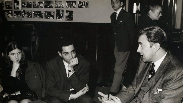 Los adversarios de Carlos A. Sacheri lo creían un enemigo peligroso, "porque sabía mucho y nunca se enojaba ni insultaba".