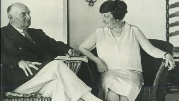 Archivo General de la Nación.Alvear y Regina Pacini, en un momento de descanso.