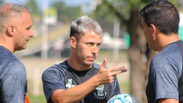 Los jóvenes entrenadores encuentran su lugar en la Superliga