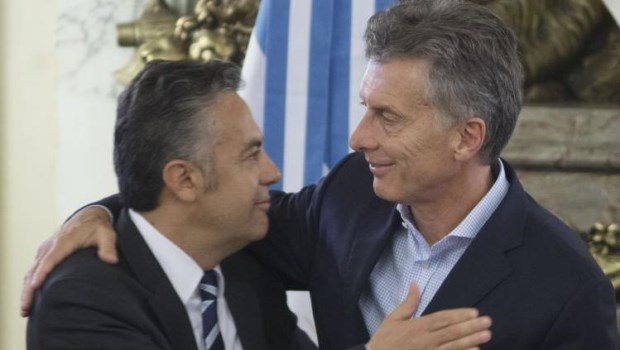 Alfredo Cornejo fue implacable con la gestión de Mauricio Macri y ahora se muestra contemplativo con la de Alberto Fernández.