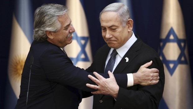 Fernández y Netanyahu se comprometieron a buscar “la verdad” por la AMIA