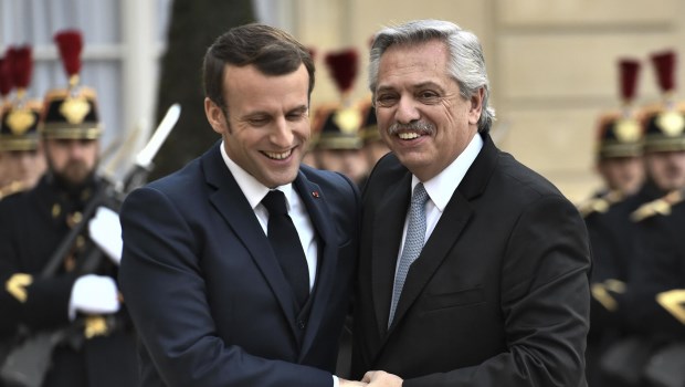 Macron le dijo a Alberto Fernández que acompañará el planteo para renegociar la deuda ante el FMI
