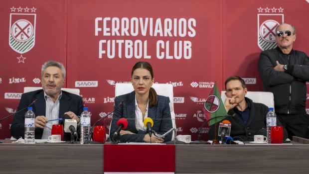 "No hay que creer que la tele o el cine son milagrosos'' para desterrar a los barras, admite Dolores Fonzi.­