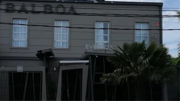 Ex jefa de la Policía de Mar del Plata hizo una fiesta para 60 invitados con su hija recién llegada de EE.UU.