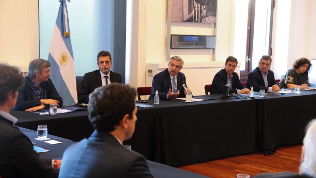 El Presidente recibió el respaldo de la oposición para un eventual aislamiento total de la población