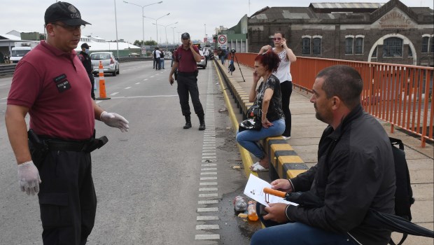 Carriles exclusivos para profesionales de la salud y transporte de bienes esenciales