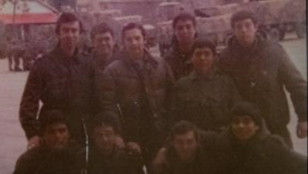Foto del personal del Batallón de Comunicaciones 181 en la Plaza de Armas (marzo de 1982).­