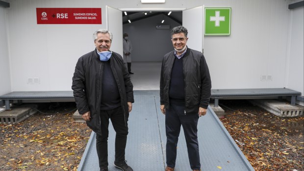 El Presidente visitó junto al intendente del PRO Jorge Macri un hospital de campaña que se instaló en un polideportivo de Vicente López.­