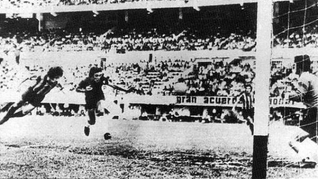 La palomita de Poy, un gol histórico.