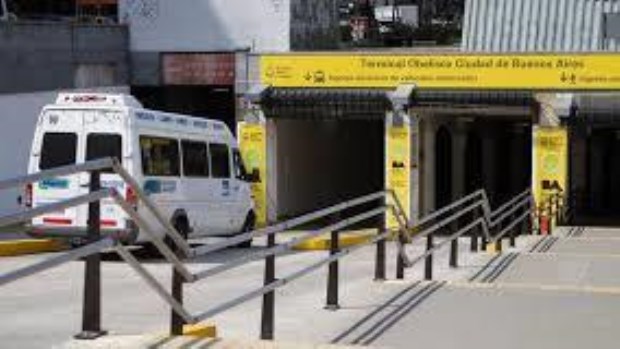 Vuelven las combis con una ocupación de hasta el 60% y "en lo posible con ventanillas bajas"