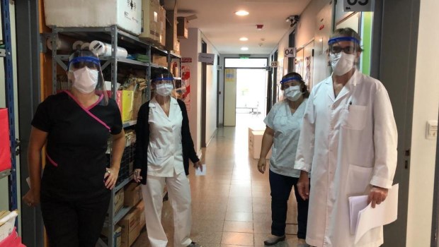Personal del Hospital Pirovano utilizando las #Mascarillas3D