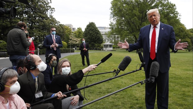 El jefe de la Casa Blanca advirtió que no renegociará el acuerdo comercial con China.