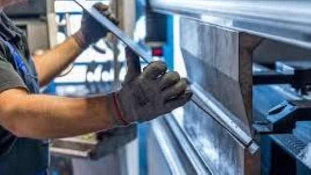 La industria cayó 13,9% en marzo por el fuerte impacto del aislamiento en la producción