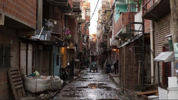 Barrios populares y control del transporte, los ejes del análisis de Fernández con el Comité de Expertos