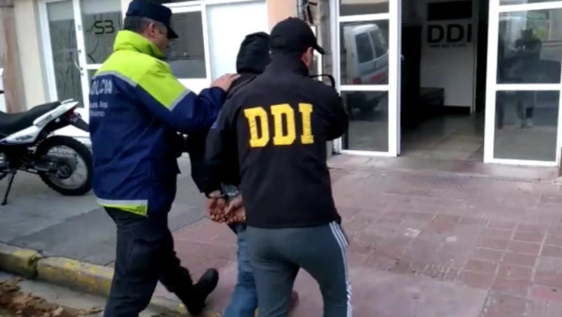Detuvieron a un hombre acusado de haber violado a su hijastra por más ...