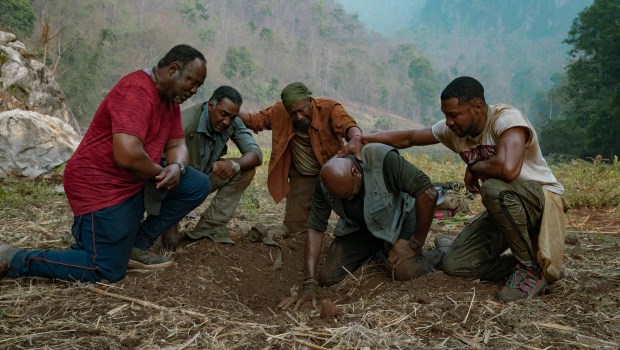 Un filme de una gran potencia visual, con un guion que alterna el relato de aventuras con la historia sociopolítica.
