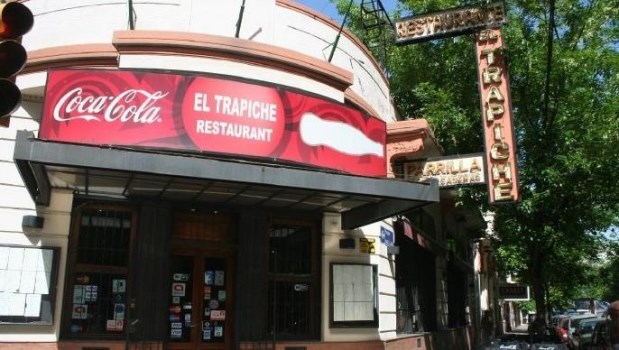 El Trapiche, un clásico restaurante de Palermo, no pudo lidiar con la crisis de la cuarentena y cerró sus puertas.