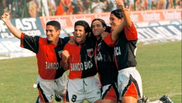 Aquino, Saralegui, Castillo y Muller desatan su alegría el Cementerio de los Elefantes.