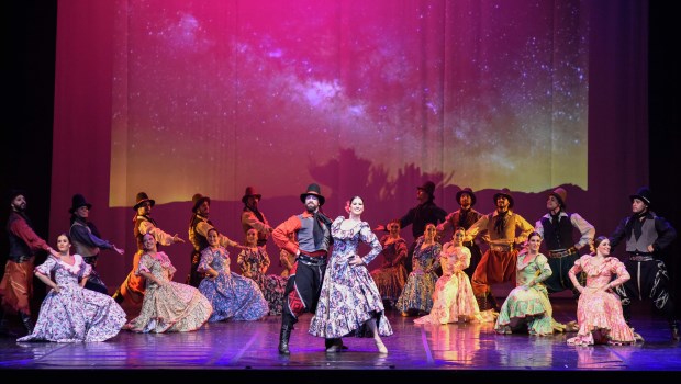 El Ballet Folklórico Nacional debutó el 9 de julio de 1990 en el teatro Colón. Actualmente lo integran veinte parejas. (Foto: Mariano Longo)